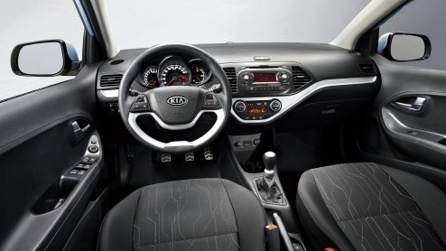 De nieuwe Picanto beleeft op de AutoRAI zijn Nederlandse debuut. Vlak voordat we er eind deze week mee gaan rijden heeft Kia het leveringsprogramma bekend gemaakt. Hij is er vanaf 7995 euro.