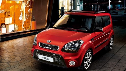 De compleet vernieuwde Kia Soul wordt in Frankfurt voor het eerst aan het Europese publiek getoond. Het opgefriste model biedt kopers een verfijnder uiterlijk, nieuwe motoren, extra uitrusting, een op