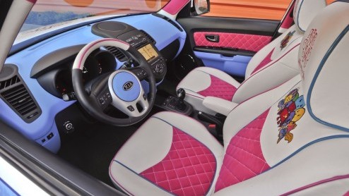 Gepimpte Kias, ze bestaan! Tijdens de recente SEMA Show in Las Vegas presenteerde het merk zes unieke one-off modellen op basis van de Rio, Soul, Forte en Optima, ontworpen door gerenommeerde desig