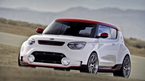 Opvallen met een Soul doe je zo. Kia heeft het doek getrokken van de Trackster, een driedeurs Soul coup conceptauto met 250 pk en vierwielaandrijving. De Soul krijgt namelijk een opvolger en dus is 