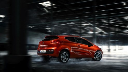 Goed nieuws voor wie de Kia ceed nog iets te gewoontjes vindt. Eind april staat de driedeurs pro_ceed bij de dealer. Prijzen beginnen bij 18.495 euro, zakelijk rijders profiteren van 20% bijtelling.
