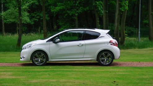 Autotest Peugeot 208 GTI met 1.6 THP 200 pk turbomotor. Wel of geen hot hatch?