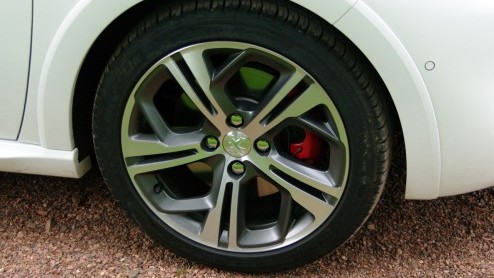 Autotest Peugeot 208 GTI met 1.6 THP 200 pk turbomotor. Wel of geen hot hatch?