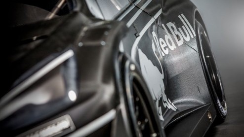 Eind juni verschijnt Peugeot aan de start van de Pikes Peak Hill Climb. Aan Sebastien Loeb de eer om de 208 T16 Pikes Peak de wolken in te sturen.