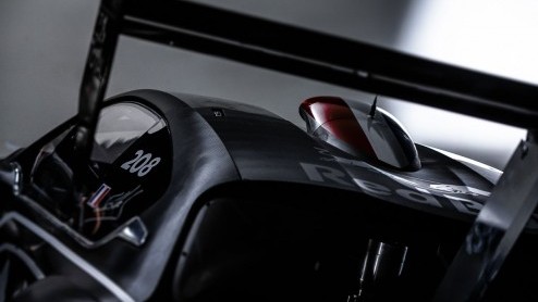 Eind juni verschijnt Peugeot aan de start van de Pikes Peak Hill Climb. Aan Sebastien Loeb de eer om de 208 T16 Pikes Peak de wolken in te sturen.