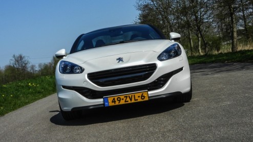 Autotest Peugeot RCZ THP 200, een krachtige versie met kortere versnellingspook, extra geluidsbeleving en een veerpootbrug. Plezier voor twee!