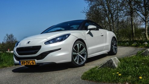 Autotest Peugeot RCZ THP 200, een krachtige versie met kortere versnellingspook, extra geluidsbeleving en een veerpootbrug. Plezier voor twee!