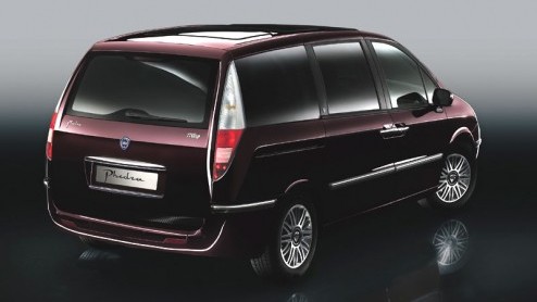 Een van de meest 'exclusieve' MPVs krijgt een facelift. De Lancia Phedra zal dan in gewijzigde vorm debuteren op de autosalon van Brussel die van 17 tot en met 27 januari 2008 wordt gehouden. Met nog