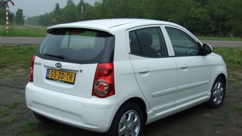 Ben je op zoek naar een kleine stadsauto, maar wil je af en toe ook met meer dan twee (volwassen) personen op pad en hecht je tamelijk veel waarde aan het uiterlijk, breng dan eens een bezoek aan de K
