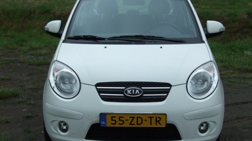 Ben je op zoek naar een kleine stadsauto, maar wil je af en toe ook met meer dan twee (volwassen) personen op pad en hecht je tamelijk veel waarde aan het uiterlijk, breng dan eens een bezoek aan de K