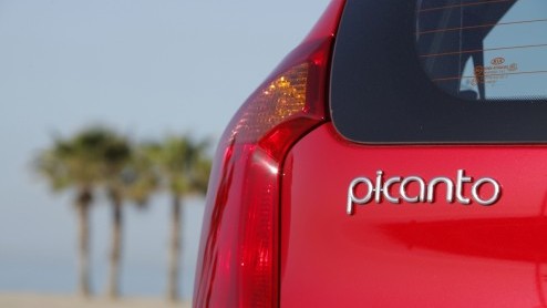 De bestverkochte stadsauto van de afgelopen twee jaar is of een Toyota Aygo, Citroen C1 of Peugeot 107. Als het aan Kia ligt, gaat de nieuwe Picanto dit stokje heel snel overnemen. De Koreanen zetten