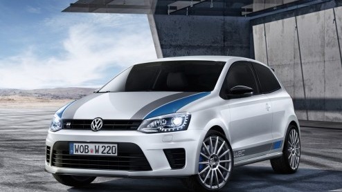 Volkswagen heeft onlangs het doek getrokken van de Polo R WRC Street, een straatversie van de auto waarmee de Duitsers dit jaar het WRC gaan bestormen. Met 220 pk een waar bommetje. Integrale aandrijv