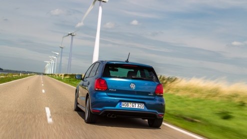 Volkswagen is nog aan het rekenen met de fabriek, maar verwacht dat de Polo BlueGT die we zojuist hebben gereden ongeveer 20.000 euro gaat kosten. Vanaf oktober worden de eerste exemplaren uitgeleverd