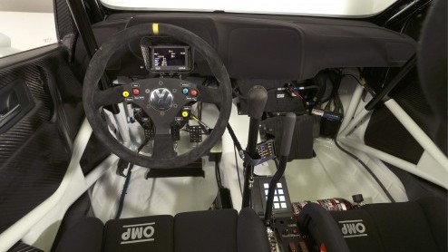 In Monaco heeft Volkswagen het doek gehaald van de Polo R WRC. De potige Polo met 315 pk doet volgend jaar mee aan de World Rally Championship en krijgt er - veel belangrijker - een 220 pk broertje bi