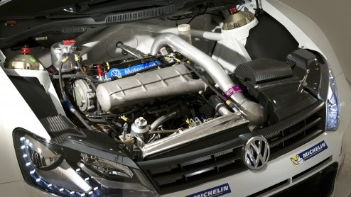 In Monaco heeft Volkswagen het doek gehaald van de Polo R WRC. De potige Polo met 315 pk doet volgend jaar mee aan de World Rally Championship en krijgt er - veel belangrijker - een 220 pk broertje bi