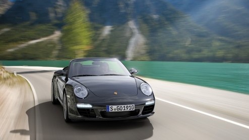 Porsche laat Porsche-liefhebbers natuurlijk niet van een koude kermis thuis komen op de AutoRAI. Het merk presenteert twee nationale primeurs; de Cayman R en speciale 911 Black Edition. Ook present zi