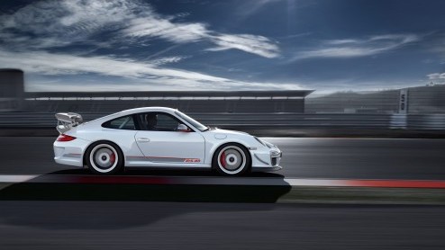 En daar hebben we de volgende speciale Porsche 911. Het is de 911 GT3 RS 4.0, voorzien van racy vierlitermotor met liefst 500 pk en 460 Nm. Zonder turbos! Porsche bouwt er 600 stuks van voor een Nede