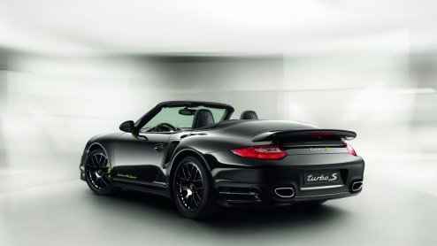 De toekomt van de Porsche 918 Spyder is bijzonder rooskleurig: hij gaat in productie en is iedere snelheidsduivel te bestellen. Tenminste, als je een hele dikke portemonnee hebt. En ruim twee jaar ged