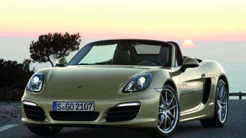 Dik twee maanden nadat hij zijn publieksdebuut maakte op de autosalon van Geneve, heeft de nieuwe Porsche Boxster nu ook de Nederlandse dealers bereikt. Zuiniger en stoerder, tijd voor feestje bij Por