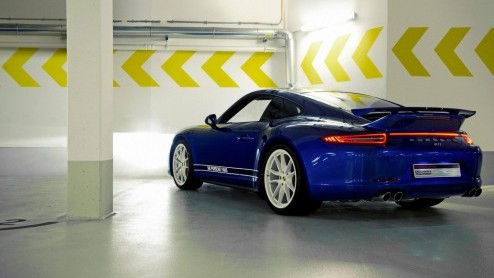 Porsche heeft 5 miljoen vrienden op Facebook. Reden voor de fabrikant om een speciale versie van de 911 te lanceren op basis van de 911 Carrera 4S.