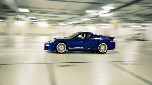 Porsche heeft 5 miljoen vrienden op Facebook. Reden voor de fabrikant om een speciale versie van de 911 te lanceren op basis van de 911 Carrera 4S.