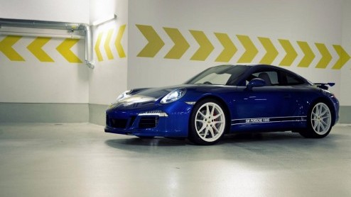 Porsche heeft 5 miljoen vrienden op Facebook. Reden voor de fabrikant om een speciale versie van de 911 te lanceren op basis van de 911 Carrera 4S.
