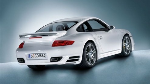 Als Porschebezitter moet er altijd wat te wensen overblijven. Voor de 911 Turbo Coup heeft het merk een aerokit ontwikkeld. Het merk garandeert hiermee een nog stabielere wegligging bij hoge snelhede