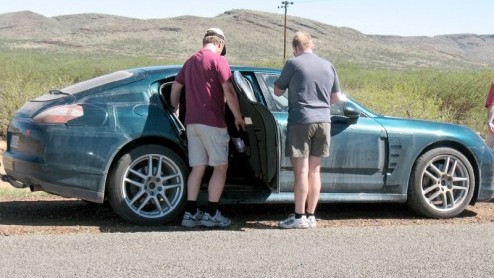 Porsche's nieuwe vierdeurs-coupe, de Panamera, wordt momenteel aan een reeks intensieve tests onderworpen. In de loop van 2009 ziet deze Mercedes CLS en Aston Martin Rapide concurrent het levenslicht.