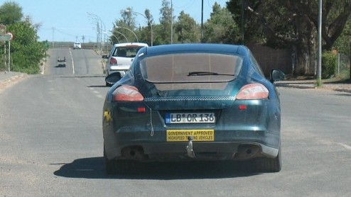 Porsche's nieuwe vierdeurs-coupe, de Panamera, wordt momenteel aan een reeks intensieve tests onderworpen. In de loop van 2009 ziet deze Mercedes CLS en Aston Martin Rapide concurrent het levenslicht.