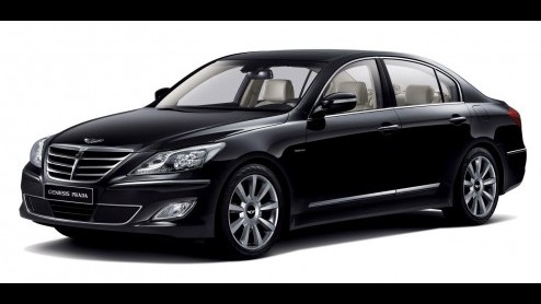 Hyundai vond dat de Genesis sedan nog wel wat extra glamour kon gebruiken. En dus gingen de Koreanen met Prada aan de gang om hun sedan hoogwaardig op te waarderen. Vrijwel alle 1200 exemplaren zijn v