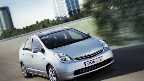 Naast autofabrikanten raken ook autoverhuur bedrijven overtuigd van waterstofautos. Autoverhuurder Hertz Ijsland nam het voortouw en biedt als eerste de mogelijkheid om een auto te huren die op water