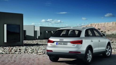 Audi zet de Q3 vanaf eind juni in de orderboeken. Daarom is het wel handig om te weten wat-ie moet gaan kosten. Hij wordt uitgeleverd vanaf 38.400 euro en is vanaf de voorverkoop verkrijgbaar met dr