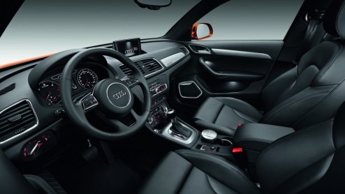 Audi zet de Q3 vanaf eind juni in de orderboeken. Daarom is het wel handig om te weten wat-ie moet gaan kosten. Hij wordt uitgeleverd vanaf 38.400 euro en is vanaf de voorverkoop verkrijgbaar met dr