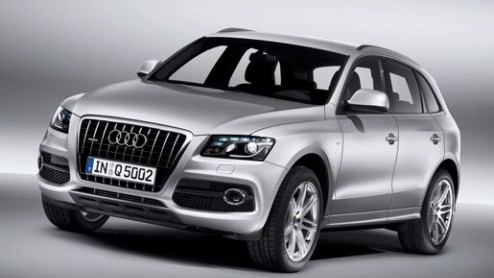 Nog voordat we de Audi Q5 bij de dealers staat vliegt ons alweer beeldmateriaal van de Q5 S-line om de oren. De Q5 krijgt dan een sportiever inborst, maar dat is alleen van toepassing op het onderstel
