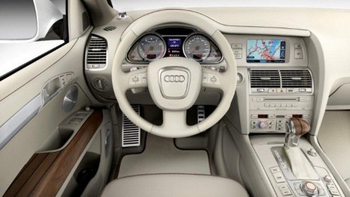 Audi verlegt haar grenzen met de Q7 V12 TDI quattro. Deze monsterlijke SUV heeft de krachtigste diesel ter wereld onder de motorkap. Een 6-liter V12 diesel met 500 pk en maar liefst 1000 Nm aan koppel