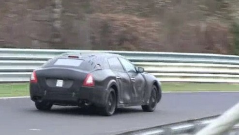 Maserati is inmiddels al aardig op weg met de ontwikkeling van de nieuwe generatie Quattroporte. De Italianen zijn diverse prototypes op de proef aan het stellen. Een daarvan - uiteraard nog gecamoufl