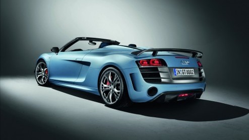 Na 333 exemplaren gebouwd te hebben van de Audi R8 GT coupe introduceert de Duitse fabrikant de topless versie. Rond het Zuid-Duitse Ingolstadt (de thuishaven van Audi, nabij Mnchen) maakten we de ee