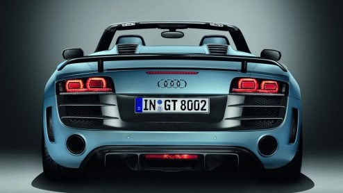 Na 333 exemplaren gebouwd te hebben van de Audi R8 GT coupe introduceert de Duitse fabrikant de topless versie. Rond het Zuid-Duitse Ingolstadt (de thuishaven van Audi, nabij Mnchen) maakten we de ee