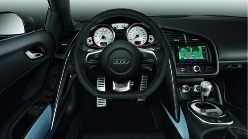 Na 333 exemplaren gebouwd te hebben van de Audi R8 GT coupe introduceert de Duitse fabrikant de topless versie. Rond het Zuid-Duitse Ingolstadt (de thuishaven van Audi, nabij Mnchen) maakten we de ee