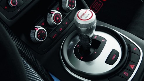 Na 333 exemplaren gebouwd te hebben van de Audi R8 GT coupe introduceert de Duitse fabrikant de topless versie. Rond het Zuid-Duitse Ingolstadt (de thuishaven van Audi, nabij Mnchen) maakten we de ee