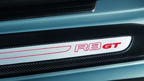 Na 333 exemplaren gebouwd te hebben van de Audi R8 GT coupe introduceert de Duitse fabrikant de topless versie. Rond het Zuid-Duitse Ingolstadt (de thuishaven van Audi, nabij Mnchen) maakten we de ee