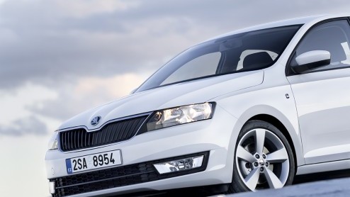 Medio januari 2013 staat de nieuwe Skoda Rapid bij de dealer. De compacte Tsjech heeft de ruimte van een klasse hoger maar de prijs van een klasse lager want hij kost 14.190 euro. En de bijtelling? Va