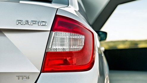 Medio januari 2013 staat de nieuwe Skoda Rapid bij de dealer. De compacte Tsjech heeft de ruimte van een klasse hoger maar de prijs van een klasse lager want hij kost 14.190 euro. En de bijtelling? Va