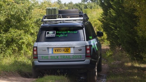 Land Rover opent 10 september de orderboeken van de Range Rover Hybrid en de Range Rover Sport Hybrid. Om te demonstreren dat in de nieuwe diesel-hybrides de offroadcapaciteiten behouden zijn g
