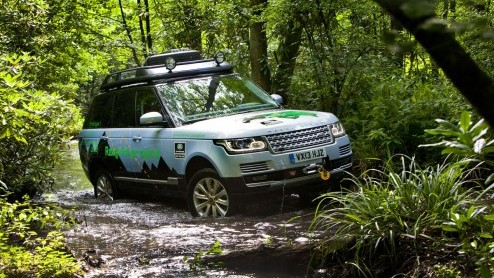 Land Rover opent 10 september de orderboeken van de Range Rover Hybrid en de Range Rover Sport Hybrid. Om te demonstreren dat in de nieuwe diesel-hybrides de offroadcapaciteiten behouden zijn g