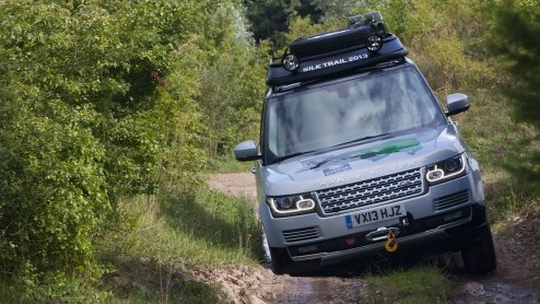 Land Rover opent 10 september de orderboeken van de Range Rover Hybrid en de Range Rover Sport Hybrid. Om te demonstreren dat in de nieuwe diesel-hybrides de offroadcapaciteiten behouden zijn g