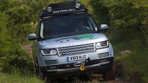 Land Rover opent 10 september de orderboeken van de Range Rover Hybrid en de Range Rover Sport Hybrid. Om te demonstreren dat in de nieuwe diesel-hybrides de offroadcapaciteiten behouden zijn g