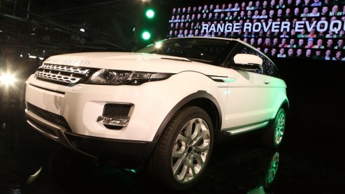 Goed nieuws voor degene die in de markt zijn voor een Range Rover Evoque. Land Rover maakt bekend met de productie te zijn gestart. De Halewood heeft al 18.000 orders ontvangen dus kan lekker aan de b