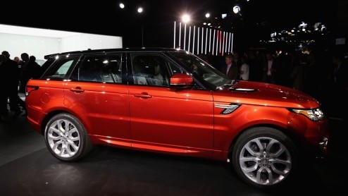 De Range Rover Sport is zojuist onthuld en de Nederlandse prijzen zijn ook al bekend. De prijslijst start bij 83.500 euro voor de 3.0 TDV6.