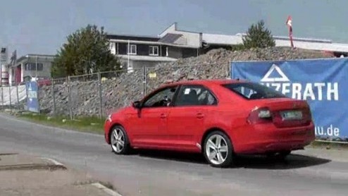 Voor dit jaar staat de nieuwe Skoda Rapid gepland. De compacte sedan wordt echter nog intensief klaargestoomd en daar zijn nu nieuwe beelden van beschikbaar.